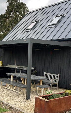 To pergolaer ved siden av hverandre