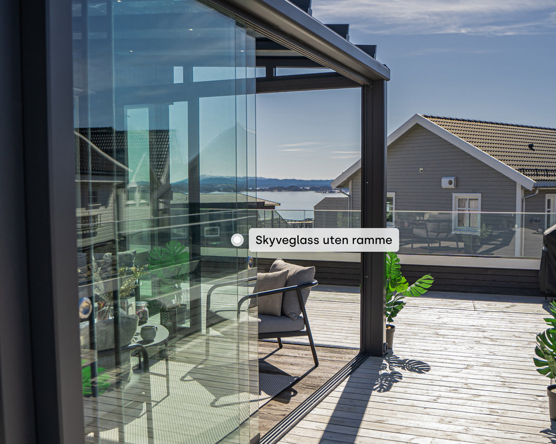 Crystal utestue på terrasse med skyveglass uten ramme